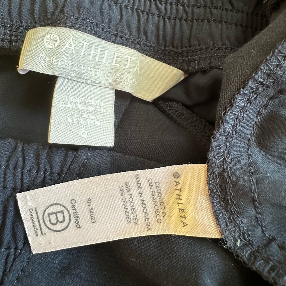 Athleta Chelsea Utility‎ Performance Athletic Joggers. Women’s 6. Navy. - Picture 3 of 6